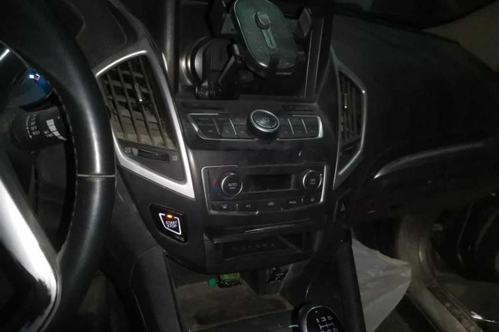 Used Dongfeng Aeolus AX7 2015 2.0L Manual Zhiyi Trim Audio And AC Panel