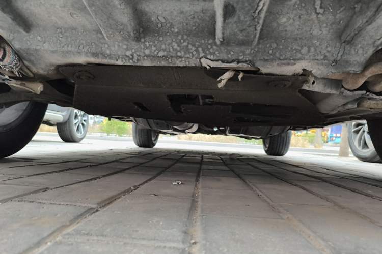 Used Dongfeng Aeolus AX7 2015 2.0L Manual Zhiyi Trim Chassis Front