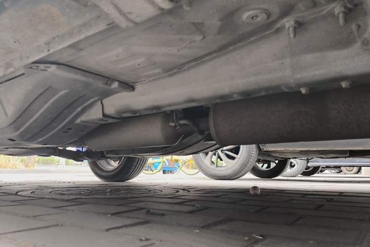Used Dongfeng Aeolus AX7 2015 2.0L Manual Zhiyi Trim Chassis Front Right