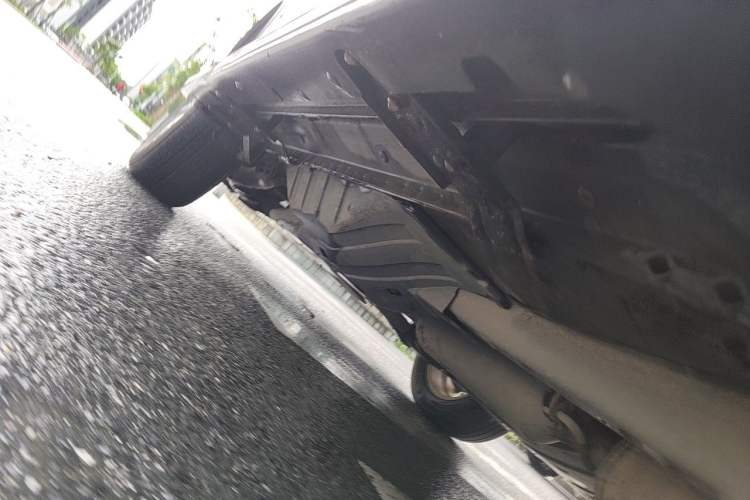 Used Dongfeng Aeolus AX7 2015 2.0L Manual Zhiyi Trim Chassis Front Right