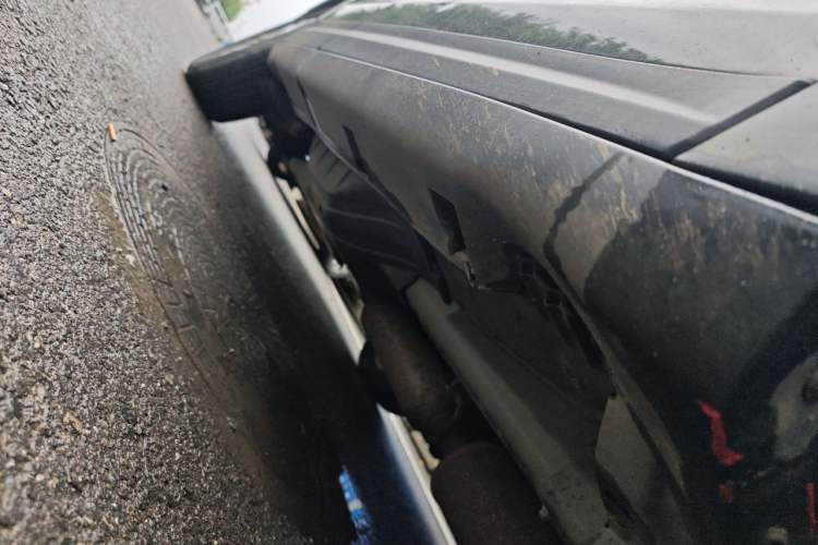 Used Dongfeng Aeolus AX7 2015 2.0L Automatic Zhiyi Trim Chassis Front Right