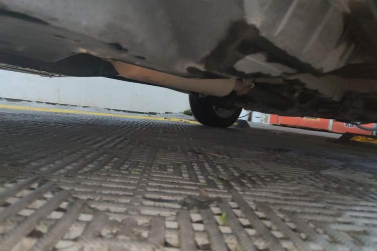 Used Dongfeng Aeolus AX7 2015 2.0L Automatic Zhiyi Trim Chassis Front Right