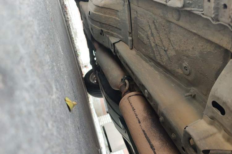Used Dongfeng Aeolus AX7 2015 2.0L Automatic Zhiyi Trim Chassis Front Right