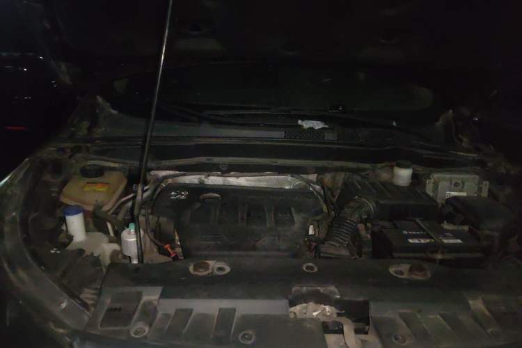 Used Dongfeng Aeolus AX7 2015 2.0L Manual Zhiyi Trim Engine Bay