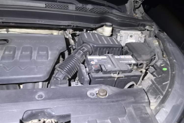 Used Dongfeng Aeolus AX7 2015 2.3L Automatic ZhiZun Version Engine Bay Left