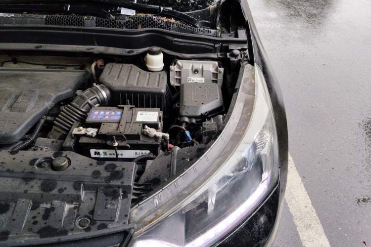 Used Dongfeng Aeolus AX7 2015 2.0L Manual Zhiyi Trim Engine Bay Left