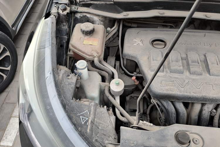 Used Dongfeng Aeolus AX7 2015 2.0L Manual Zhiyi Trim Engine Bay Right