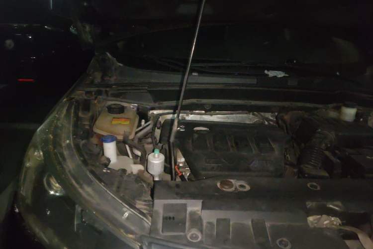 Used Dongfeng Aeolus AX7 2015 2.0L Manual Zhiyi Trim Engine Bay Right