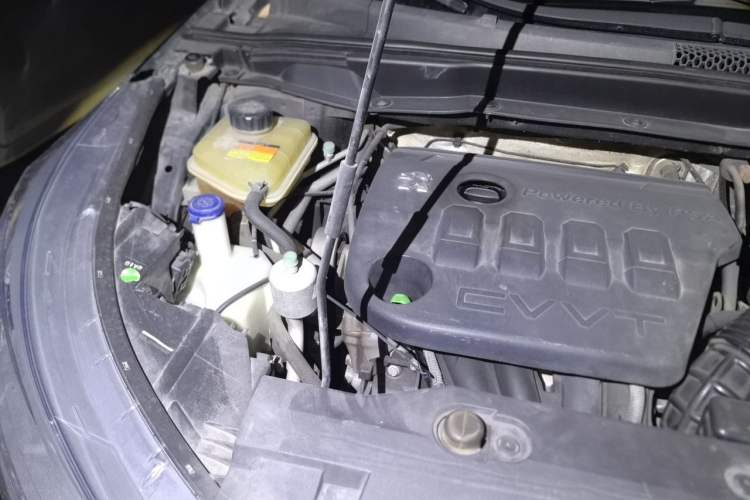 Used Dongfeng Aeolus AX7 2015 2.3L Automatic ZhiZun Version Engine Bay Right