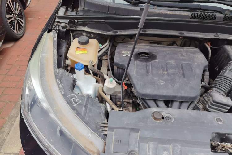Used Dongfeng Aeolus AX7 2015 2.0L Manual Zhiyi Trim Engine Bay Right