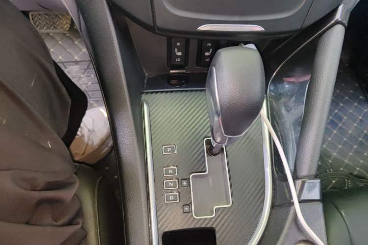 Used Dongfeng Aeolus AX7 2015 2.3L Automatic ZhiZun Version Gear Lever