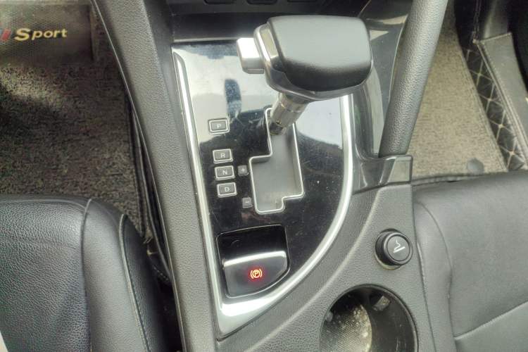 Used Dongfeng Aeolus AX7 2015 2.3L Automatic ZhiZun Version Gear Lever