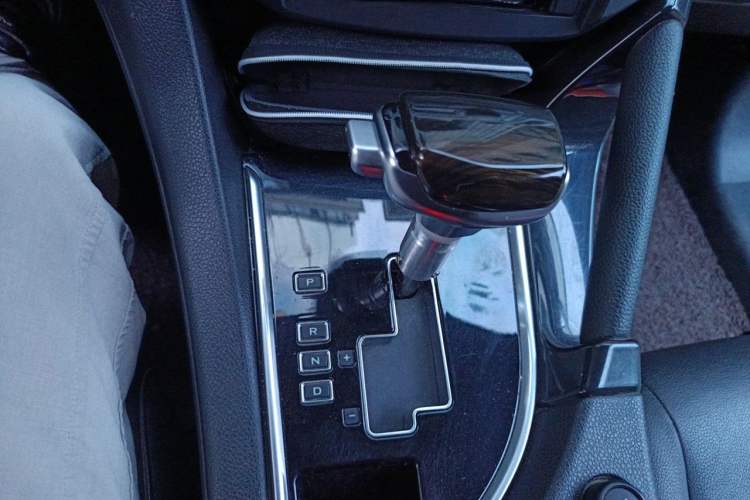 Used Dongfeng Aeolus AX7 2015 2.3L Automatic ZhiZun Version Gear Lever