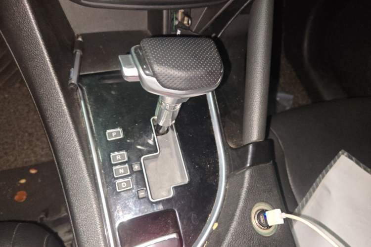 Used Dongfeng Aeolus AX7 2015 2.0L Automatic Zhiyi Trim Gear Lever
