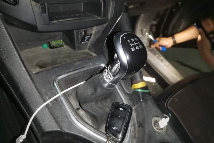 Used Dongfeng Aeolus AX7 2015 2.0L Manual Zhiyi Trim Gear Lever