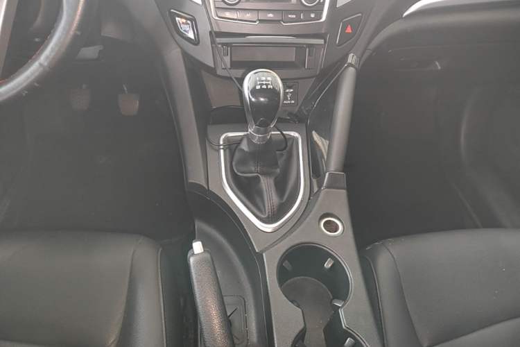 Used Dongfeng Aeolus AX7 2015 2.0L Manual Zhiyi Trim Gear Lever