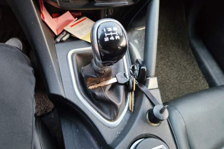 Used Dongfeng Aeolus AX7 2015 2.0L Manual Zhiyi Trim Gear Lever