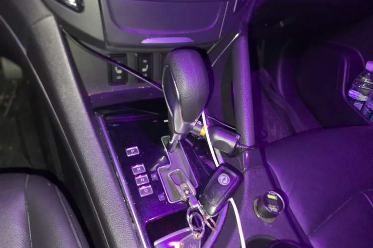 Used Dongfeng Aeolus AX7 2015 2.3L Automatic ZhiZun Version Gear Lever
