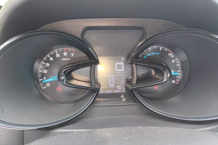 Used Dongfeng Aeolus AX7 2015 2.0L Manual Zhiyi Trim Instrument Cluster