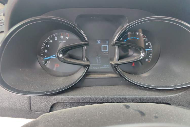 Used Dongfeng Aeolus AX7 2015 2.0L Automatic Zhiyue Version Instrument Cluster