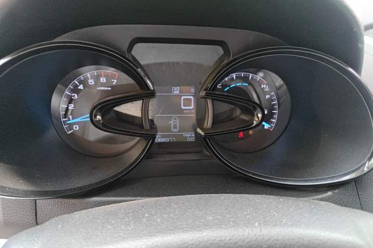 Used Dongfeng Aeolus AX7 2015 2.3L Automatic ZhiZun Version Instrument Cluster