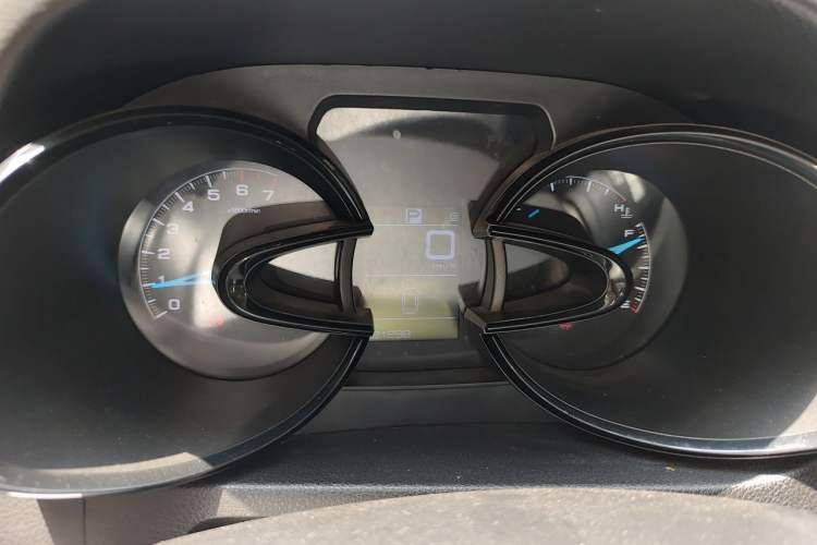 Used Dongfeng Aeolus AX7 2015 2.0L Automatic Zhiyi Trim Instrument Cluster