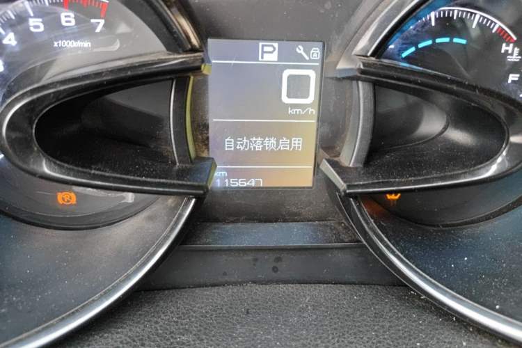 Used Dongfeng Aeolus AX7 2015 2.3L Automatic ZhiZun Version Odometer Close Up