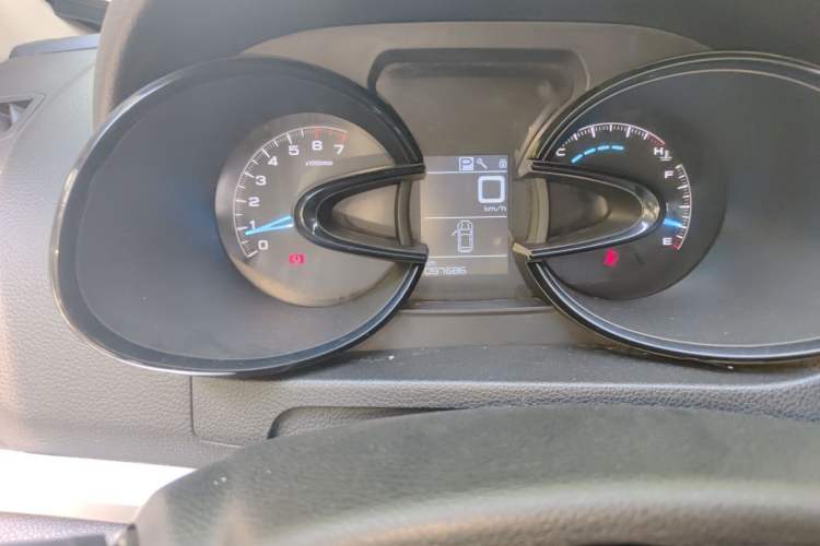 Used Dongfeng Aeolus AX7 2015 2.3L Automatic ZhiZun Version Odometer Close Up