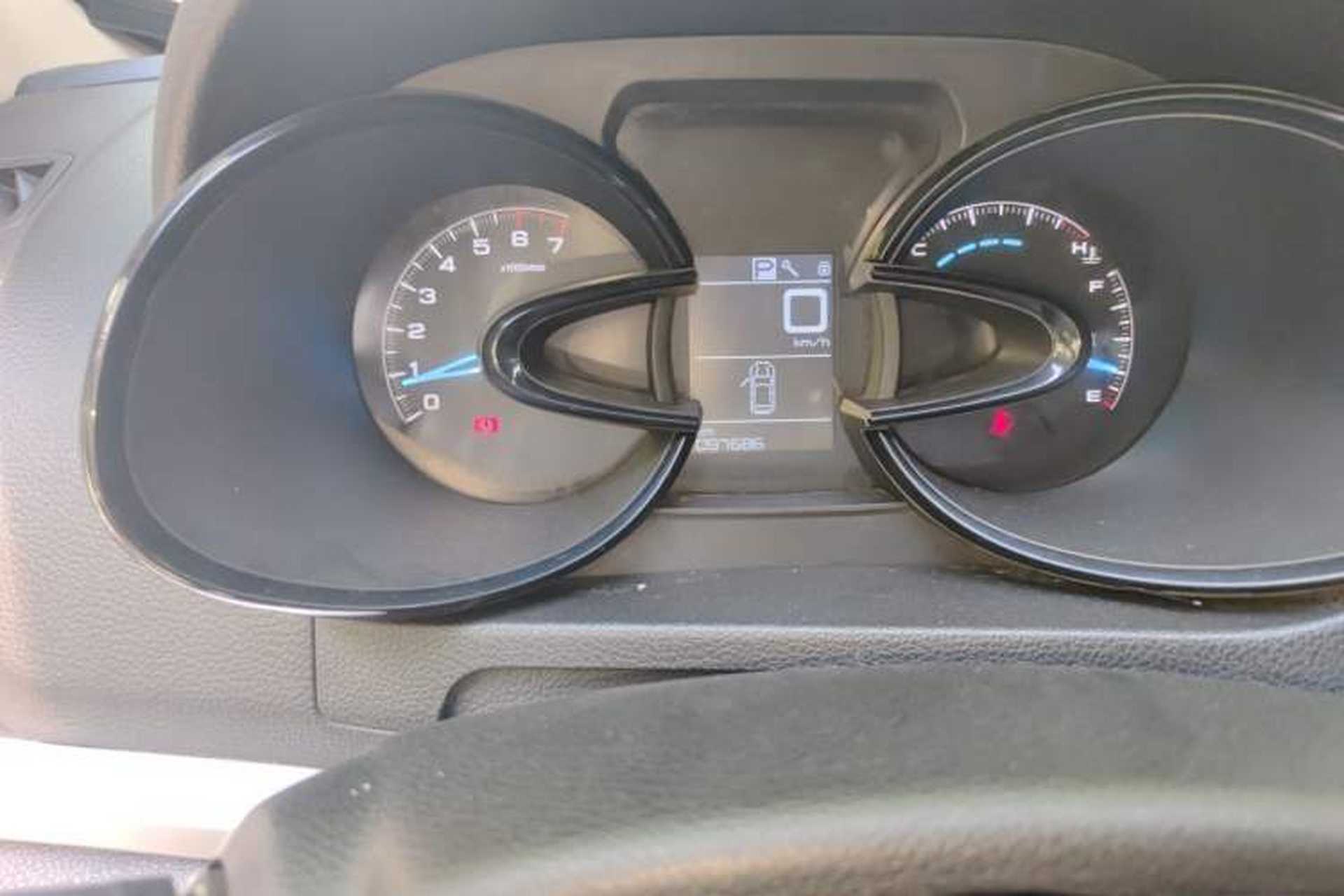 Used Dongfeng Aeolus AX7 2015 2.3L Automatic ZhiZun Version Odometer Close Up