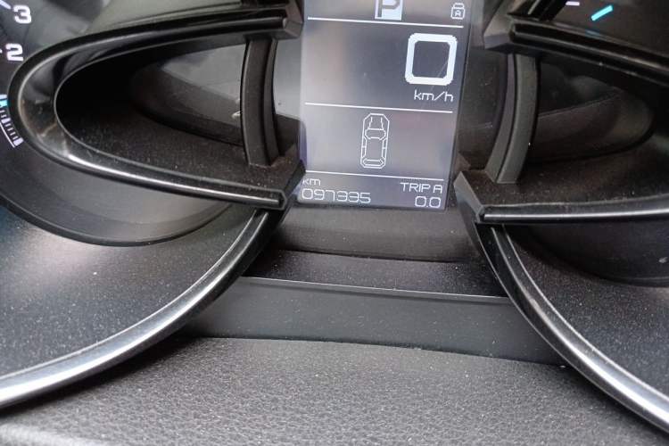 Used Dongfeng Aeolus AX7 2015 2.0L Automatic Zhiyi Trim Odometer Close Up
