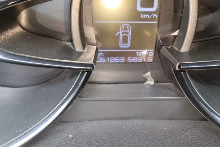 Used Dongfeng Aeolus AX7 2015 2.0L Manual Zhiyi Trim Odometer Close Up