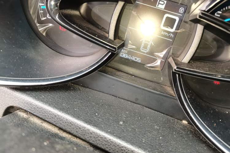 Used Dongfeng Aeolus AX7 2015 2.0L Automatic Zhiyi Trim Odometer Close Up