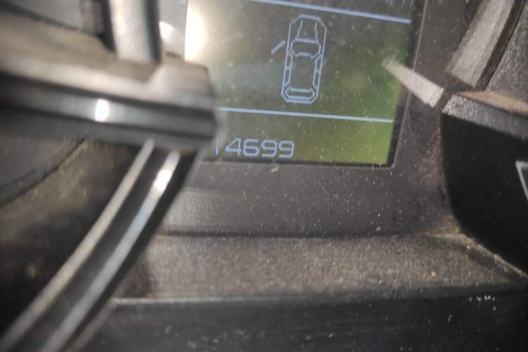 Used Dongfeng Aeolus AX7 2015 2.0L Manual Zhiyi Trim Odometer Close Up