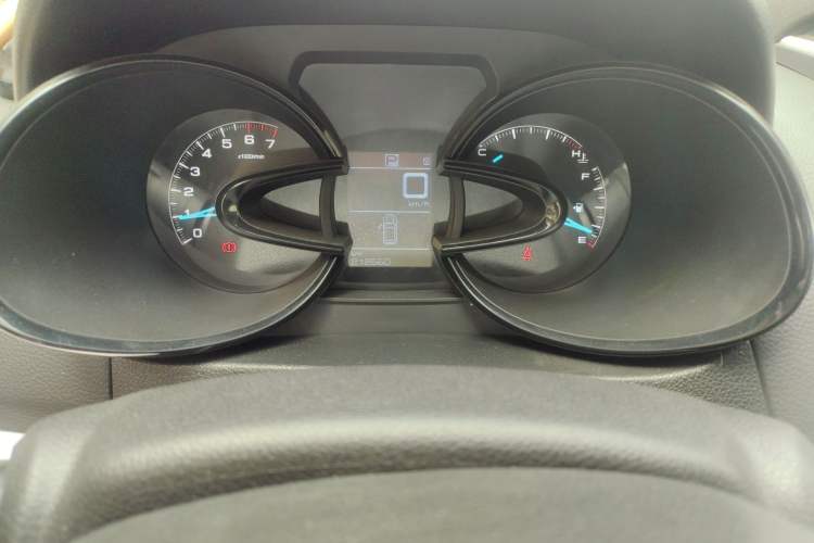 Used Dongfeng Aeolus AX7 2015 2.3L Automatic ZhiZun Version Odometer Close Up