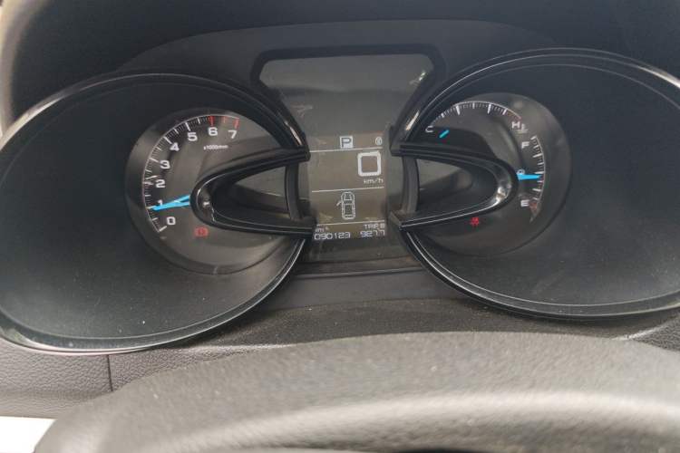 Used Dongfeng Aeolus AX7 2015 2.0L Automatic Zhiyi Trim Odometer Close Up
