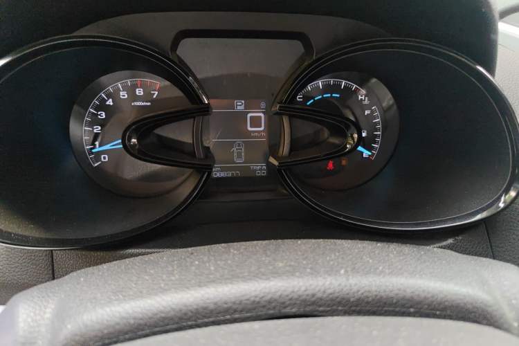 Used Dongfeng Aeolus AX7 2015 2.3L Automatic ZhiZun Version Odometer Close Up