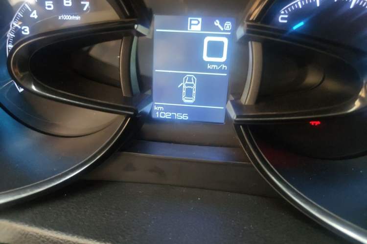 Used Dongfeng Aeolus AX7 2015 2.3L Automatic ZhiZun Version Odometer Close Up