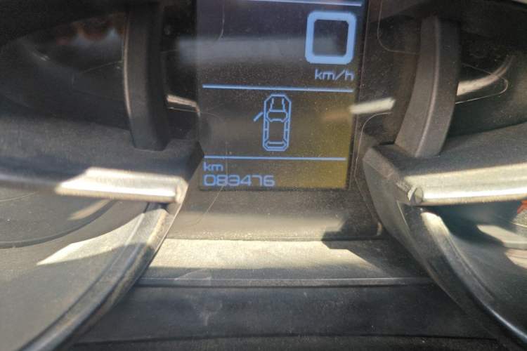 Used Dongfeng Aeolus AX7 2015 2.0L Manual Zhiyi Trim Odometer Close Up