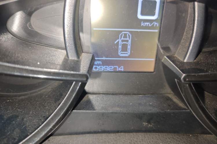 Used Dongfeng Aeolus AX7 2015 2.0L Automatic Zhiyi Trim Odometer Close Up