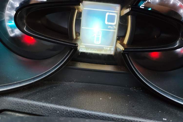 Used Dongfeng Aeolus AX7 2015 2.0L Manual Zhiyi Trim Odometer Close Up