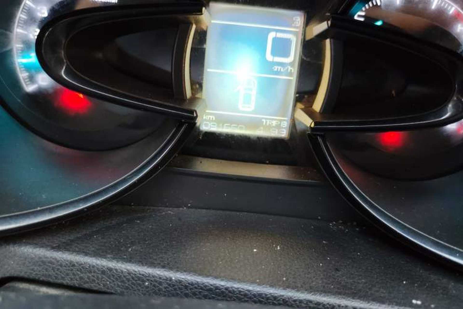 Used Dongfeng Aeolus AX7 2015 2.0L Manual Zhiyi Trim Odometer Close Up