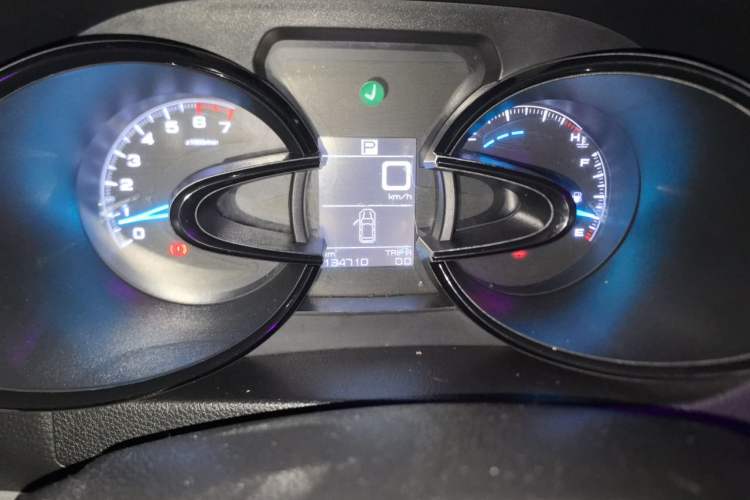 Used Dongfeng Aeolus AX7 2015 2.3L Automatic ZhiZun Version Odometer Close Up