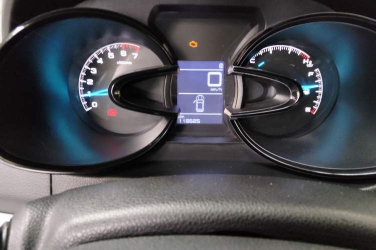 Used Dongfeng Aeolus AX7 2015 2.0L Manual Zhiyi Trim Odometer Close Up