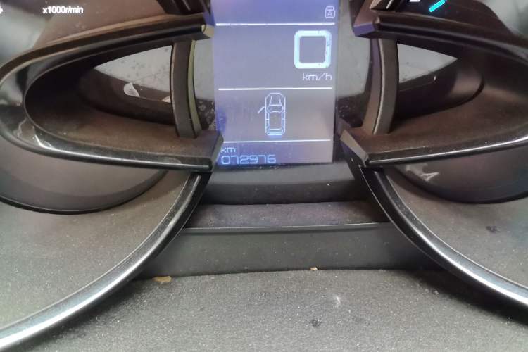 Used Dongfeng Aeolus AX7 2015 2.0L Manual Zhiyi Trim Odometer Close Up