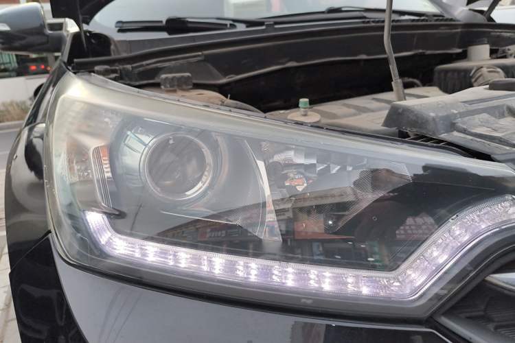 Used Dongfeng Aeolus AX7 2015 2.0L Manual Zhiyi Trim Right Front Headlight