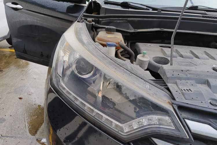 Used Dongfeng Aeolus AX7 2015 2.3L Automatic ZhiZun Version Right Front Headlight