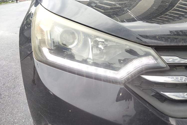 Used Dongfeng Aeolus AX7 2015 2.0L Manual Zhiyi Trim Right Front Headlight