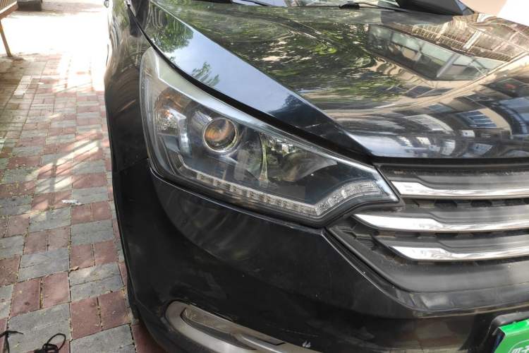 Used Dongfeng Aeolus AX7 2015 2.0L Manual Zhiyi Trim Right Front Headlight