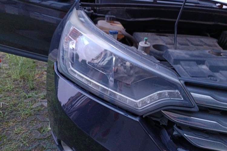 Used Dongfeng Aeolus AX7 2015 2.3L Automatic ZhiZun Version Right Front Headlight