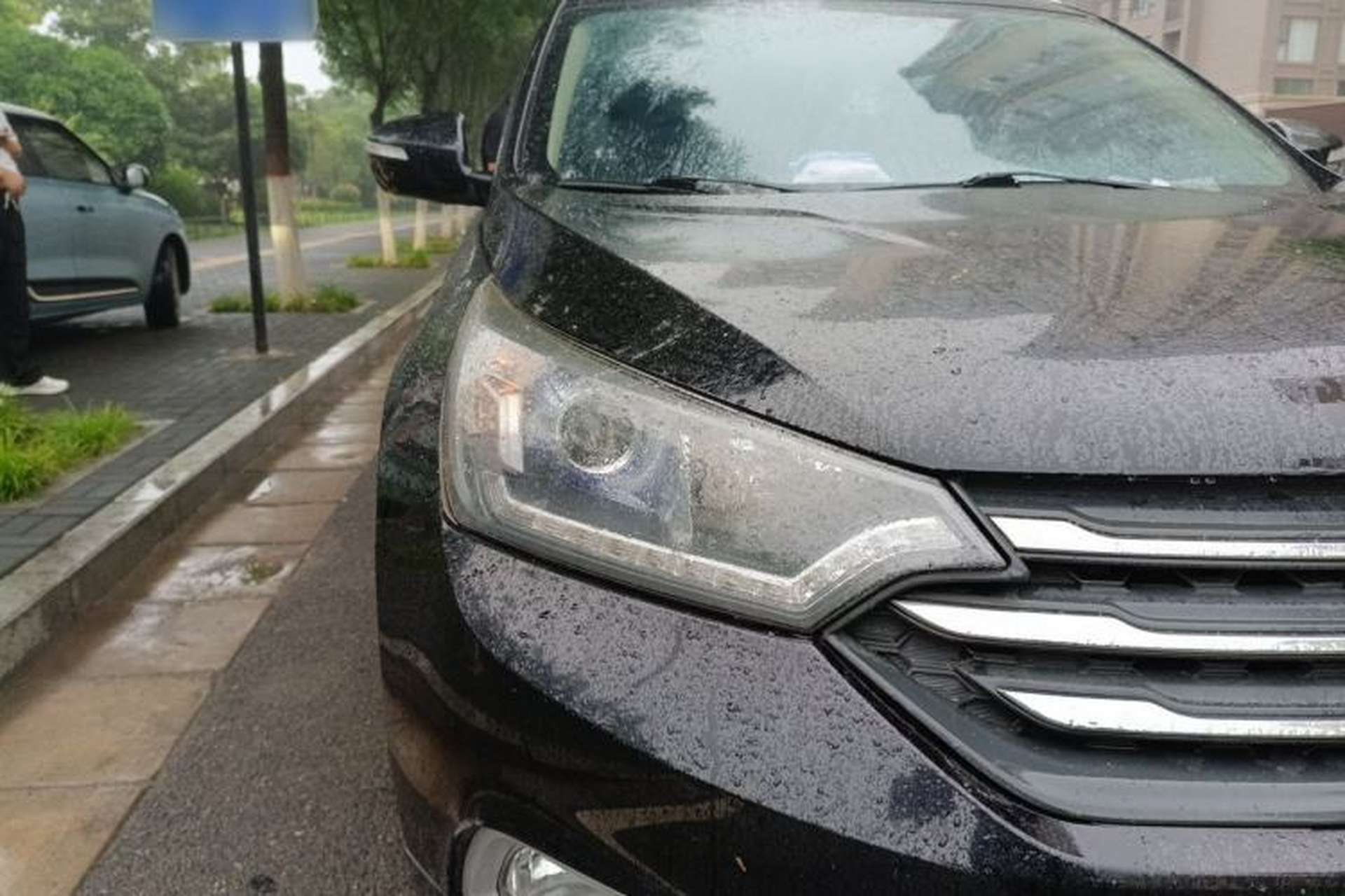 Used Dongfeng Aeolus AX7 2015 2.0L Manual Zhiyi Trim Right Front Headlight